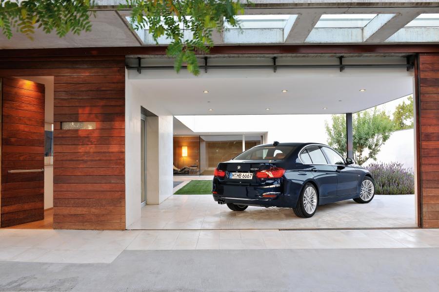 BMW 3-Series luxury Line 2011 года  (фото 11 из 25)